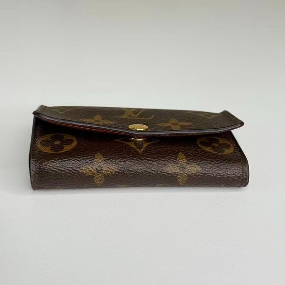 Louis Vuitton Monogram Canvas Keychain with Classic Gold Hardware - Picture 5 of 8